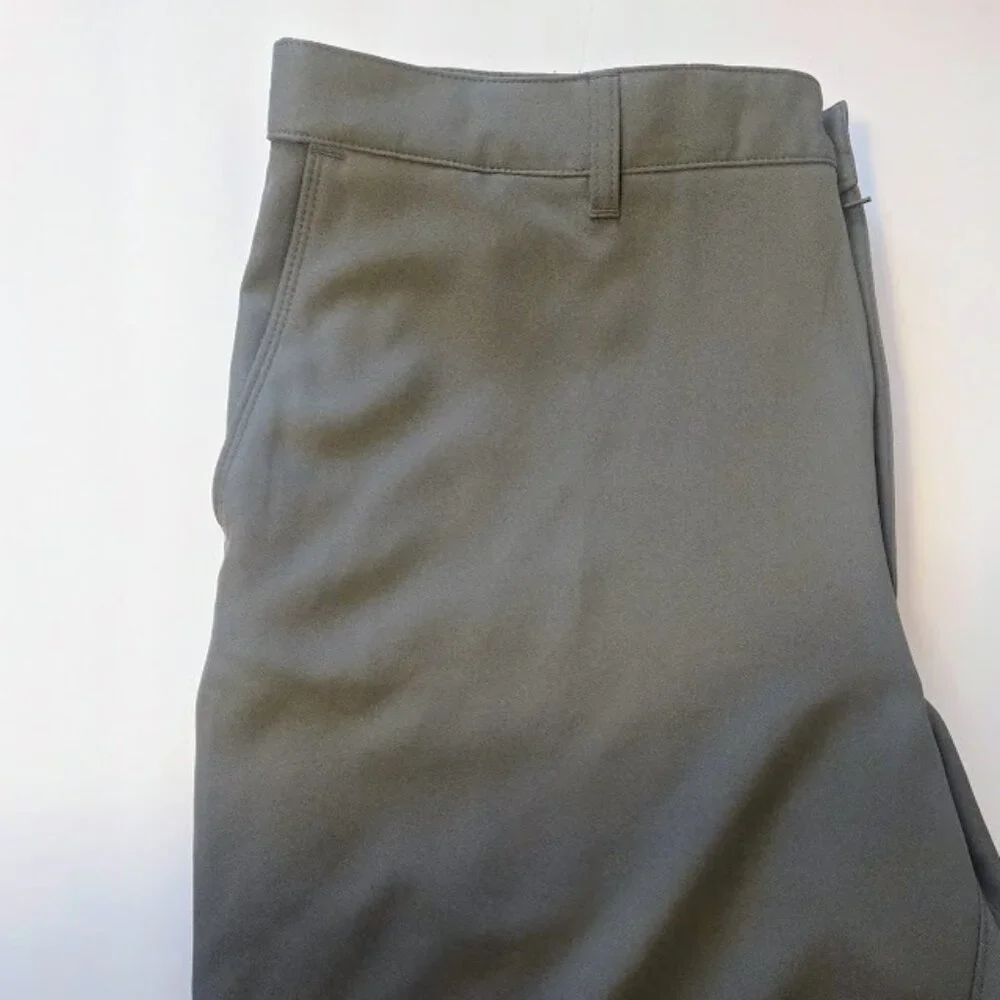 Men's PGA Tour light‎ olive green golf shorts Size 38